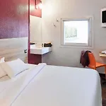 Hotelf1 Nimes Ouest Νιμ