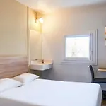 Hotelf1 Nimes Ouest