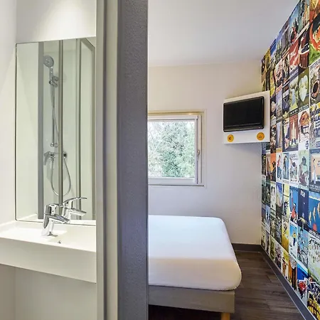 Hotelf1 Ouest מלון