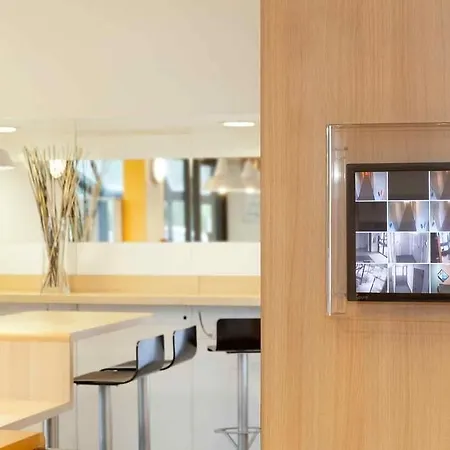 Hotelf1 Ouest * נים