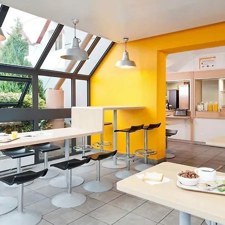 尼姆乌埃斯特f1酒店 酒店 尼姆