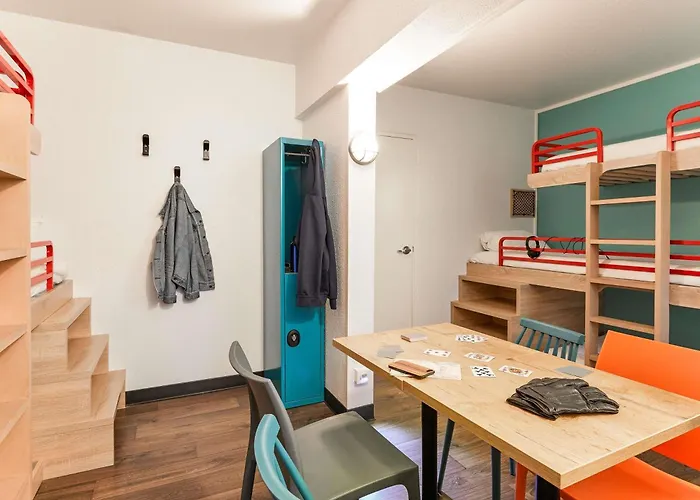 Hotelf1 Ouest * Ним