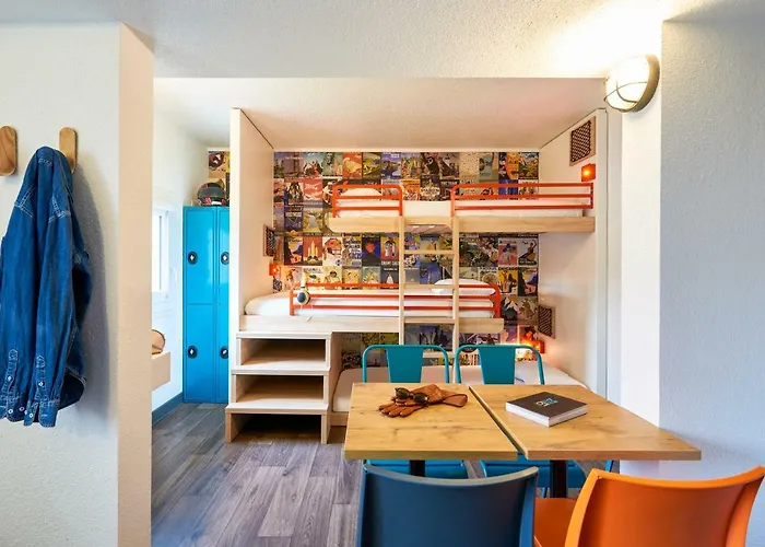 Hotelf1 Ouest Ним